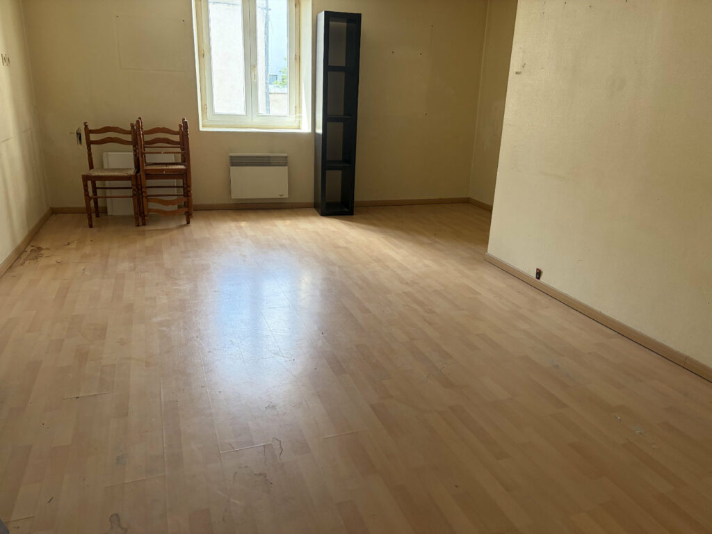 Débarras ancienne pizzeria Sucé-sur-Erdre avant
